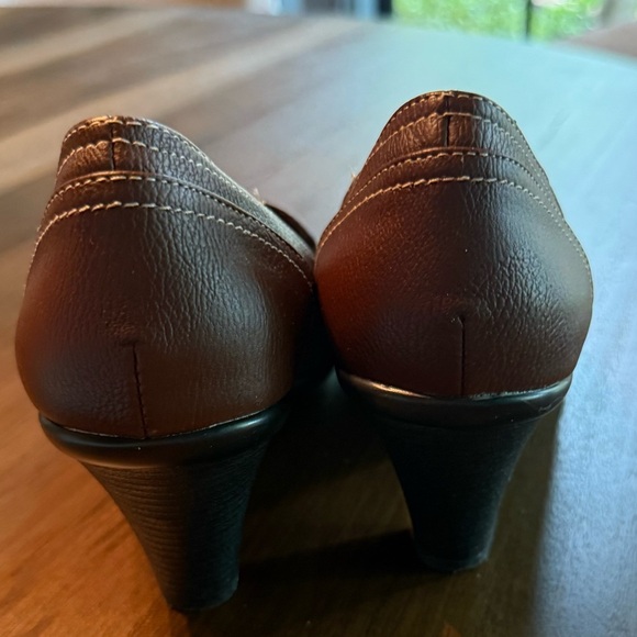 NIB Tender Tootsies - Cayleen Brown Comfort Heeled Loafer Pumps - 8M - Picture 3 of 5